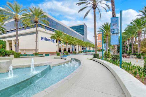 Hilton Anaheim Exterior